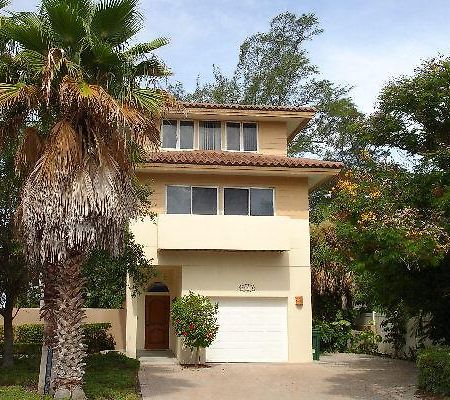 Serenity Four Bedroom Villa Холмс-Бич Экстерьер фото